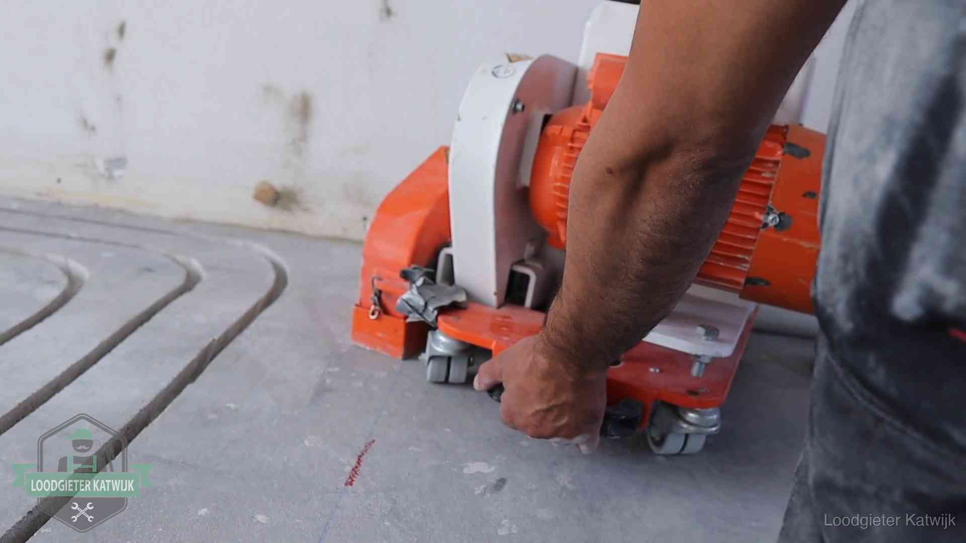 Sleuvenpatroon voor vloerverwarming in de dekvloer van een woning in Katwijk